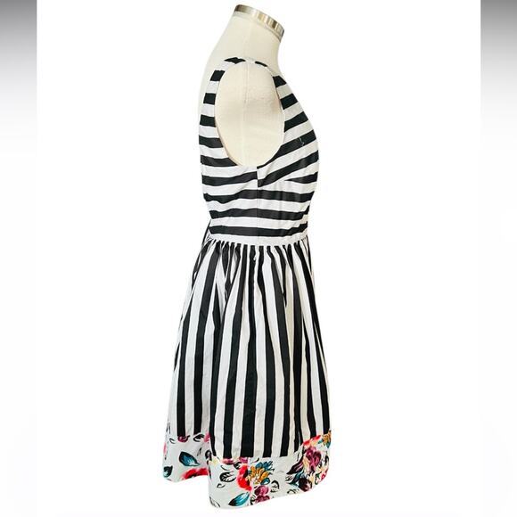 MODCLOTH "Miss Mix it" Cute Floral Stripped Dress Black and White Size Medium - Picture 6 of 8
